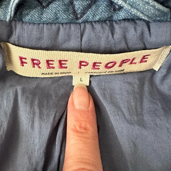 Free‎ People Blue Quilted Chambray Jacket with Floral Pattern Size Large NWT - Picture 3 of 10